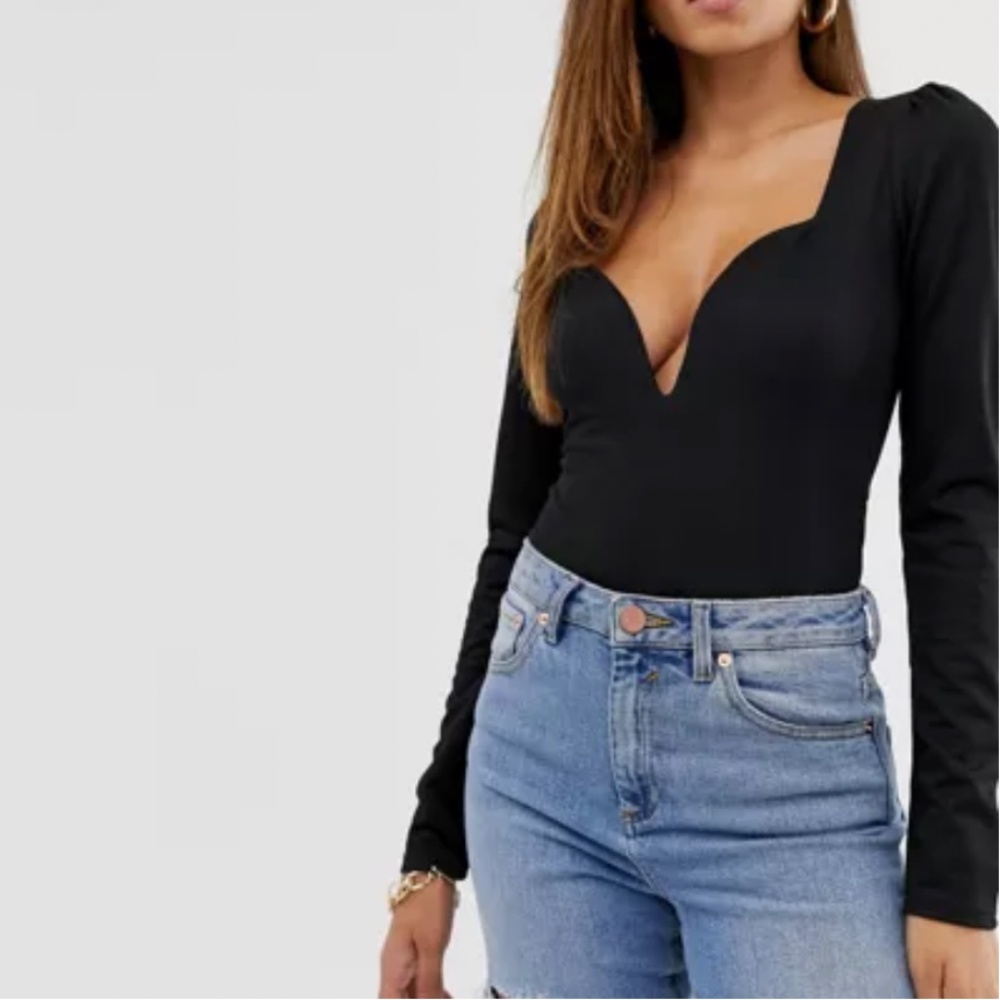 PrettyLittleThing plunge body with puff sleeve in black